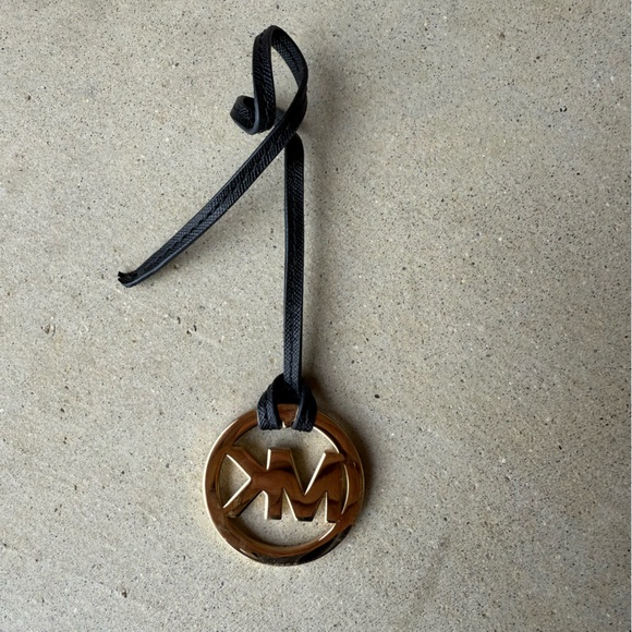 Michael Kors gold and black leather hang tag - Picture 5 of 6